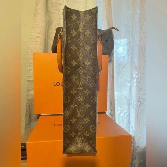 Louis Vuitton Sac Plat handbag. - Picture 2 of 11
